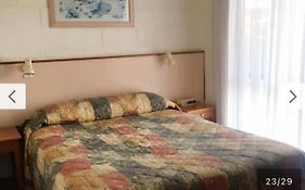 Black Swan Motel Inn